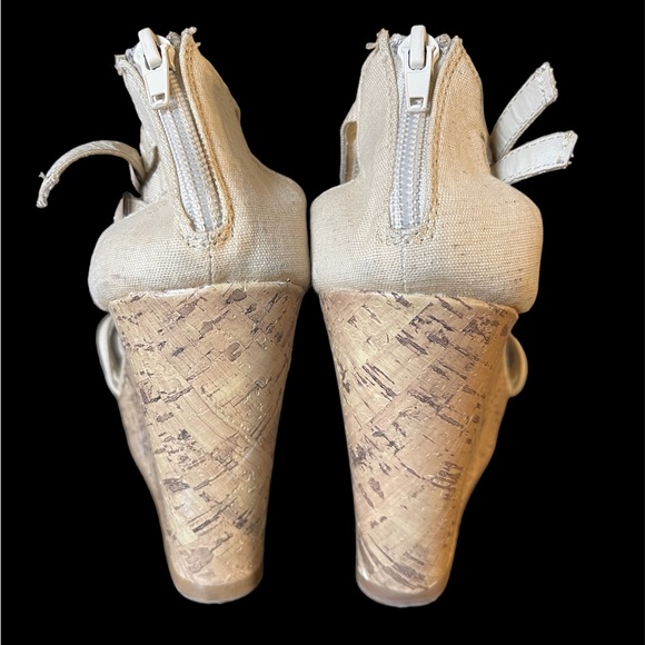 Madden Girl Clover Wedge Sandal - Picture 4 of 5